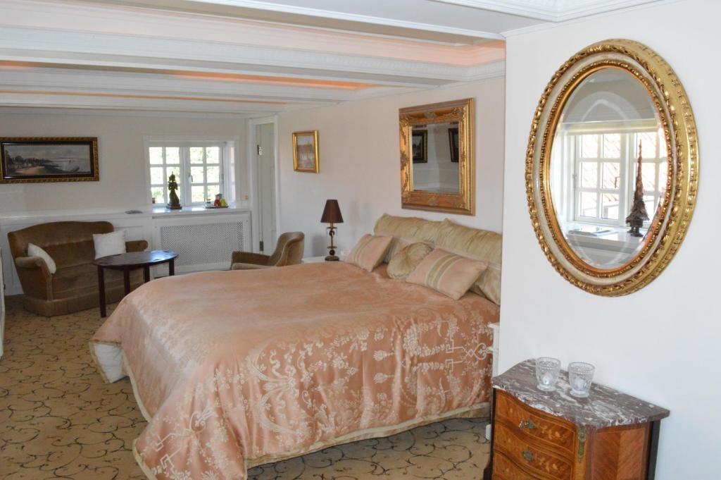 Skrobelev Gods Manor House Rudkobing Room photo